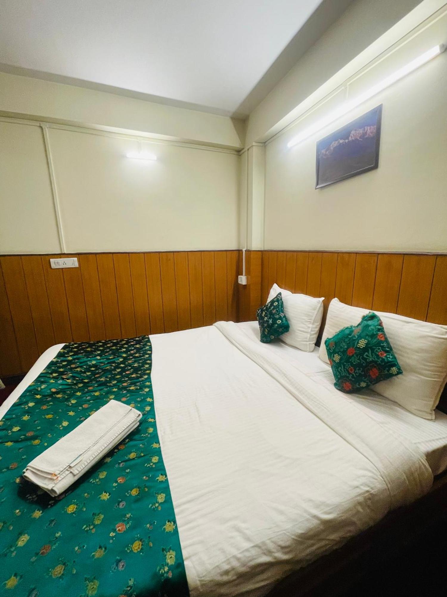 Hotel City House By Hsot Nagla Dhimar Bagian luar foto